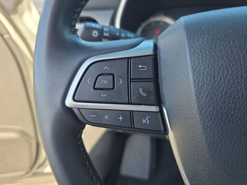 Used 2024 Toyota Highlander XLE FWD image 23