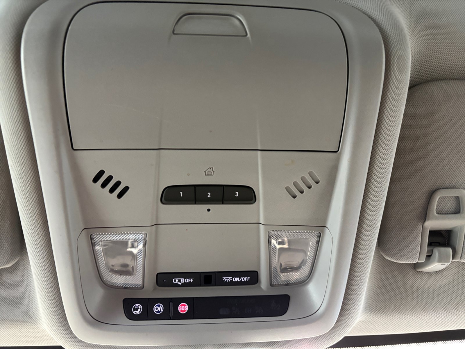 Used 2021 Chevrolet Equinox LT w/ Driver Convenience Package AWD/4WD image 16
