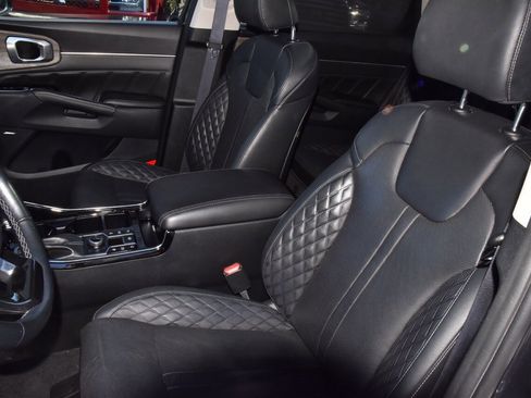 Used 2023 Kia Sorento SX Prestige image 35