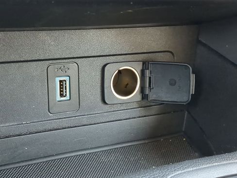 Used 2019 Ford Escape SE image 32