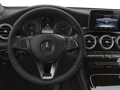 Used 2017 Mercedes-Benz GLC 300 4MATIC image 7