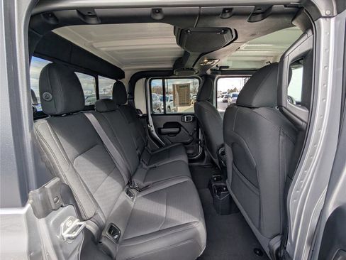 Used 2021 Jeep Gladiator Sport image 12