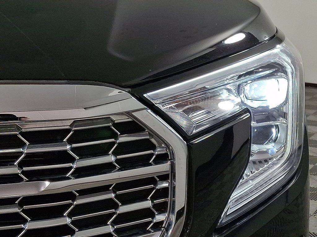 Used 2023 GMC Terrain Denali w/ Denali Premium Package AWD/4WD image 12