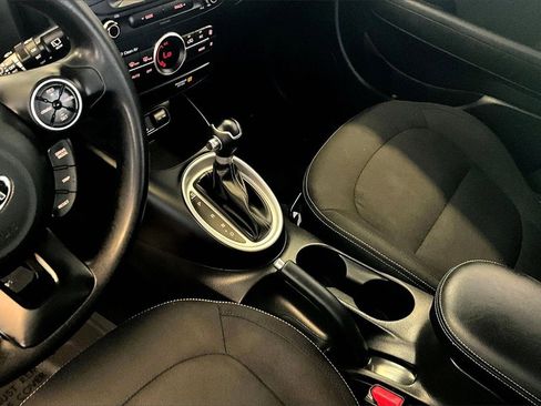 Used 2017 Kia Soul + image 16