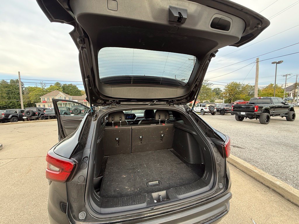 Used 2025 Chevrolet Trax RS w/ Sunroof Package FWD image 26