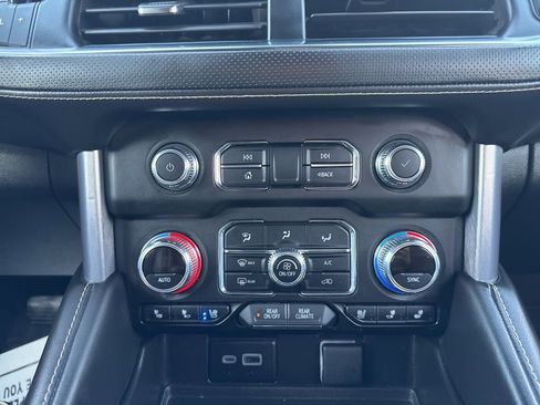 Used 2024 GMC Yukon XL SLT image 24