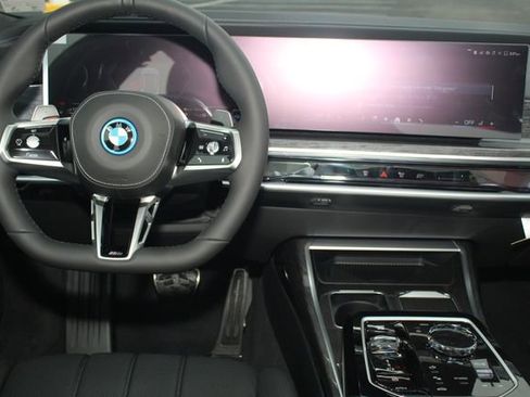 New 2026 BMW 750e xDrive w/ Executive Package image 18