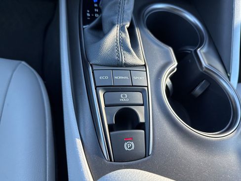 Used 2024 Toyota Camry SE image 22