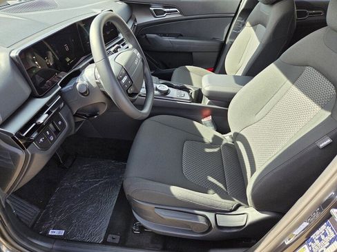 New 2026 Kia Sportage LX FWD image 6