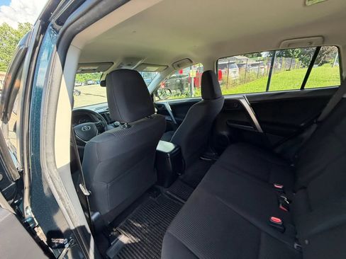 Used 2018 Toyota RAV4 LE w/ All Weather Liner Package AWD/4WD image 18
