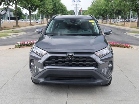 Used 2019 Toyota RAV4 XLE Premium FWD image 3