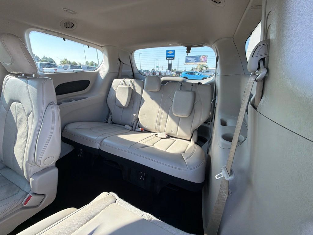 Used 2021 Chrysler Pacifica Touring-L FWD image 15