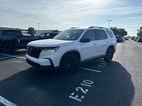 Used 2025 Honda Pilot Black Edition image 1