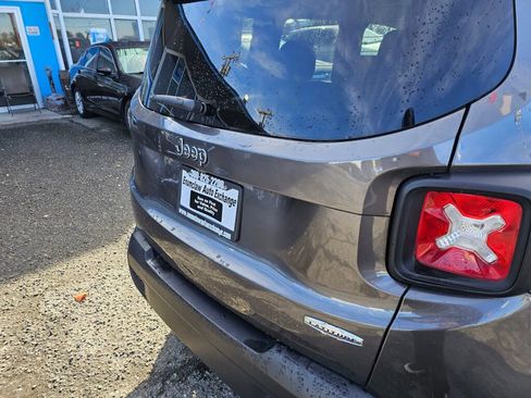 Used 2016 Jeep Renegade Latitude w/ Cold Weather Group image 18