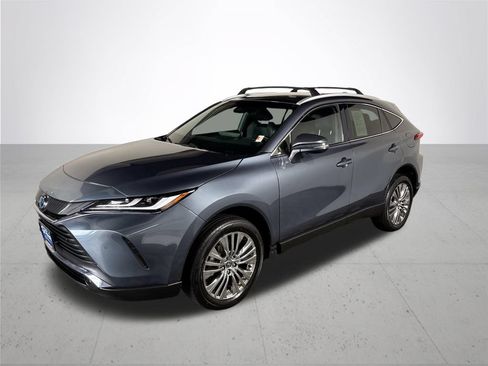 Used 2023 Toyota Venza XLE AWD/4WD image 2