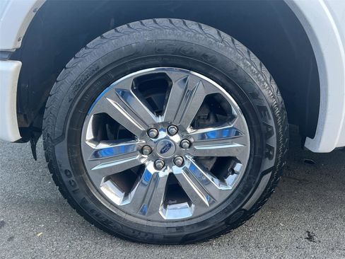 Used 2015 Ford F150 Platinum w/ Technology Package image 28