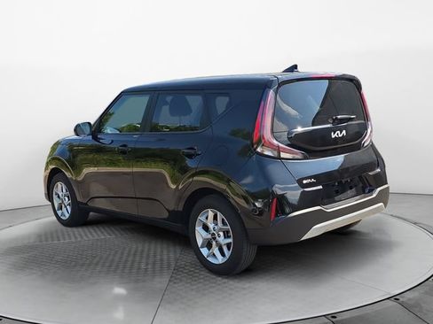 Used 2025 Kia Soul LX w/ LX Technology Package FWD image 3