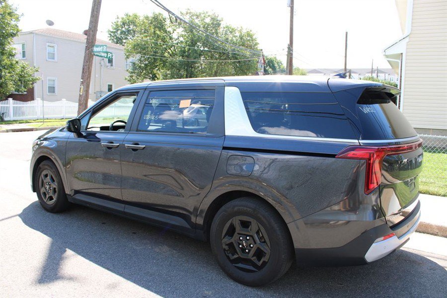 Used 2025 Kia Carnival FWD image 5