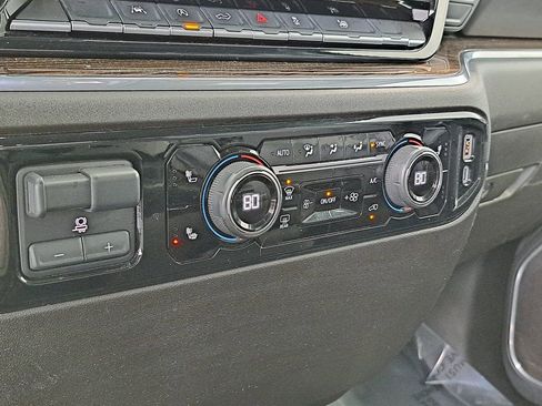 Used 2025 Chevrolet Silverado 1500 LT image 17