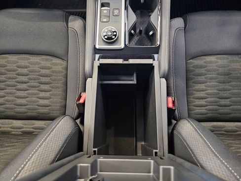 New 2025 Nissan Pathfinder SV w/ Black Appearance Package image 21