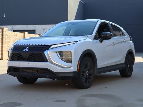 Used 2022 Mitsubishi Eclipse Cross LE AWD/4WD image 2