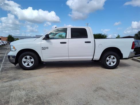 Used 2022 RAM 1500 Classic SLT w/ Electronics Group AWD/4WD image 3