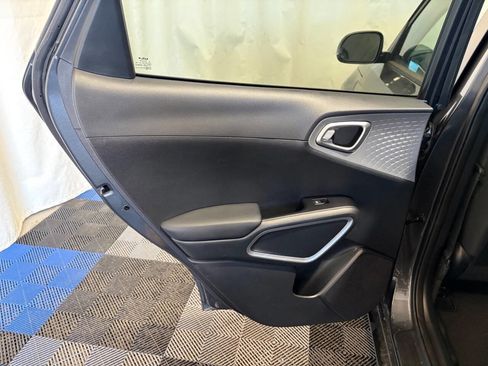 Used 2023 Kia Soul LX FWD image 9