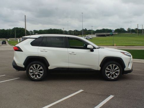 Used 2022 Toyota RAV4 XLE Premium FWD image 21