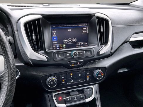 Used 2024 GMC Terrain SLE image 11