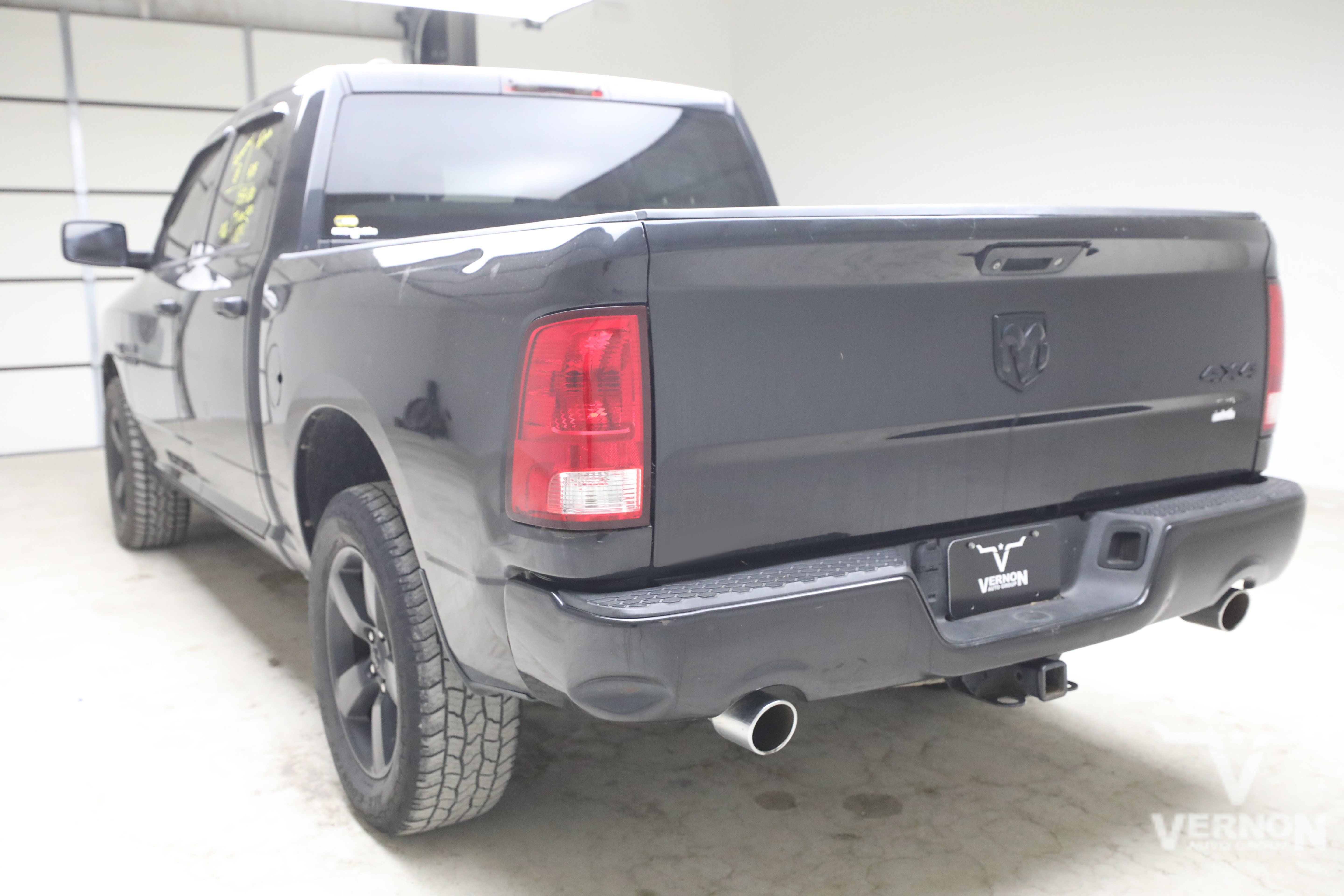 Used 2016 RAM 1500 Express w/ Black Ram 1500 Express Group AWD/4WD image 2