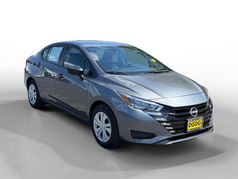 Used 2025 Nissan Versa S FWD image 7