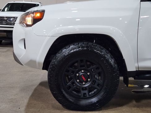 Used 2024 Toyota 4Runner TRD Off-Road image 5
