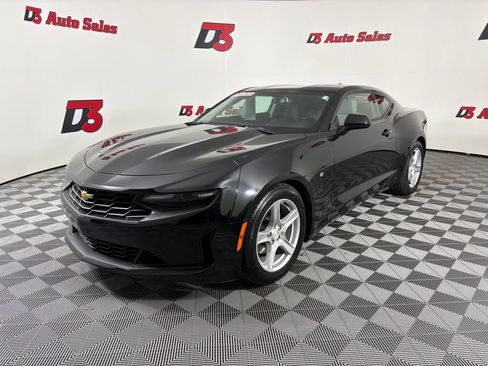 Used 2020 Chevrolet Camaro LT RWD image 2