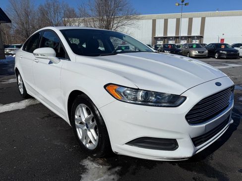 Used 2015 Ford Fusion SE image 3