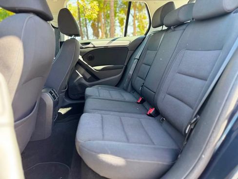 Used 2013 Volkswagen Golf 4-Door FWD image 26