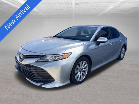 Used 2019 Toyota Camry LE FWD image 1