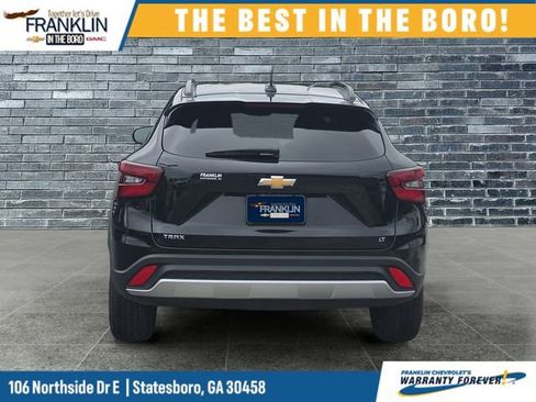 Used 2025 Chevrolet Trax LT w/ Driver Confidence Package FWD image 4