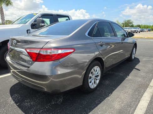 Used 2016 Toyota Camry LE FWD image 14