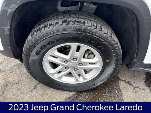 Used 2023 Jeep Grand Cherokee Laredo image 11