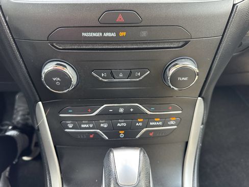 Used 2018 Ford Edge SEL w/ Equipment Group 201A AWD/4WD image 18