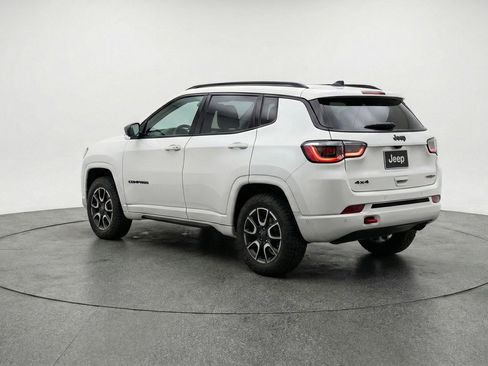 Used 2025 Jeep Compass Trailhawk image 6