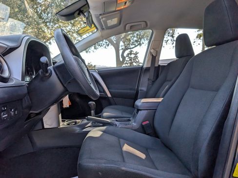 Used 2018 Toyota RAV4 LE image 12