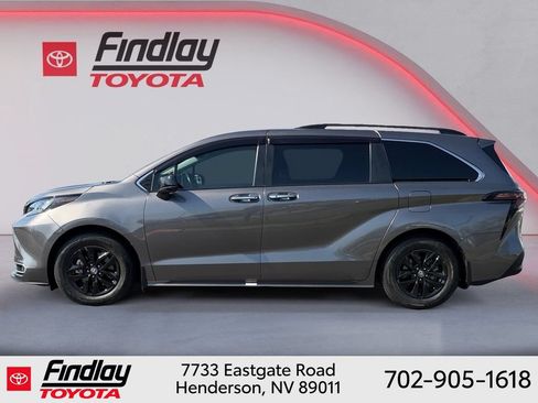 Used 2024 Toyota Sienna XLE FWD image 10