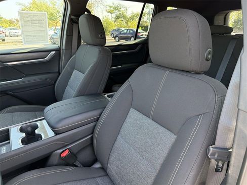 Used 2025 GMC Acadia Elevation image 23