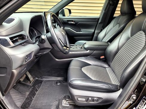 Used 2021 Toyota Highlander XSE image 9