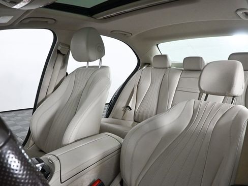 Certified 2017 Mercedes-Benz E 300 4MATIC image 5