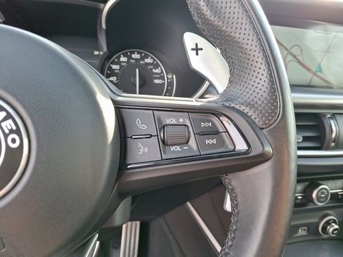 Used 2022 Alfa Romeo Stelvio Veloce image 22