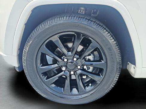 Used 2020 Jeep Grand Cherokee Altitude RWD image 33