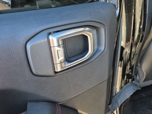 Used 2018 Jeep Wrangler Unlimited Rubicon image 12