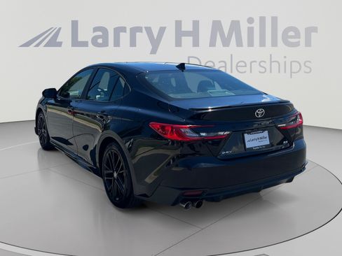 Used 2025 Toyota Camry SE FWD image 3